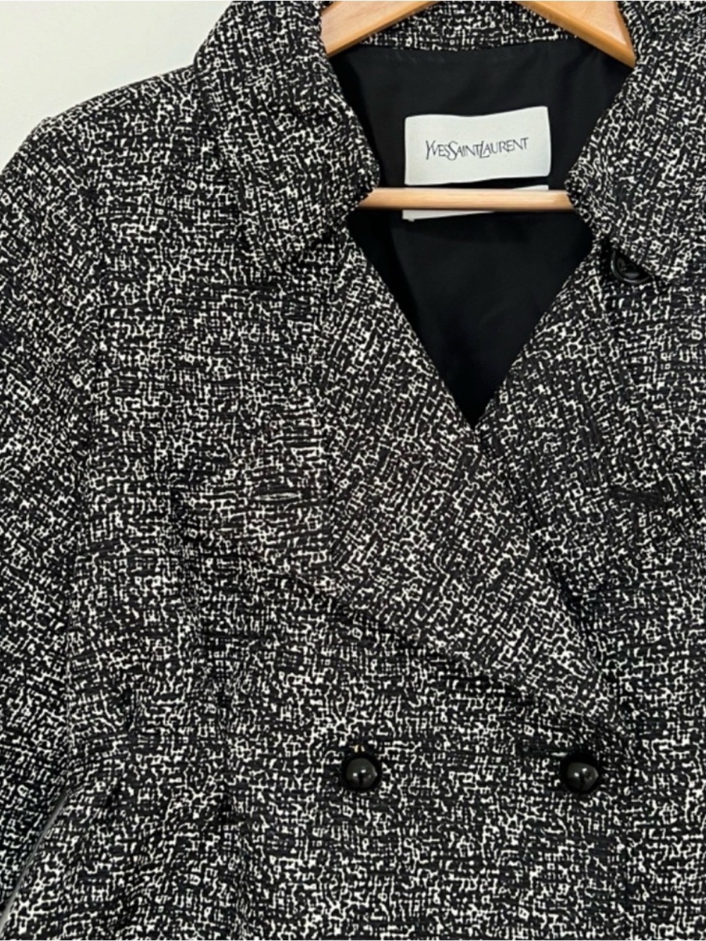 Yves Saint Laurent Black & White Tweed Double-Breasted Blazer - Picture 2 of 10